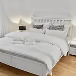 Ruhiges 3-zimmer 75 Qm In Kanalnaehe 아파트 *