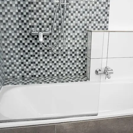 Ruhiges 3-zimmer 75 Qm In Kanalnaehe Apartman *