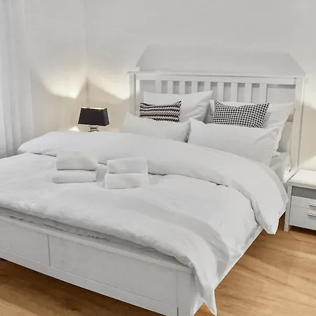 Ruhiges 3-zimmer 75 Qm In Kanalnaehe Apartment *